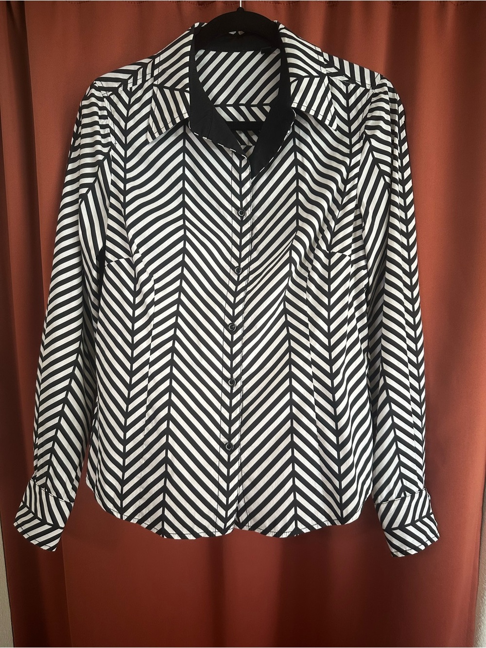 Black & White Chevron Button-Up Women's Size 8